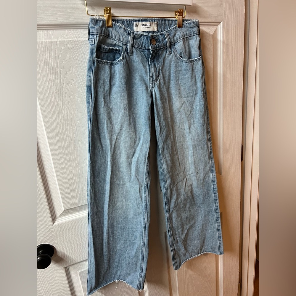 Hollister Low-Rise Baggy Jeans